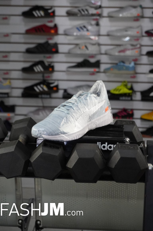  Puma Sneakers image0