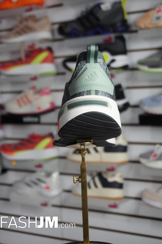  Sneakers image3
