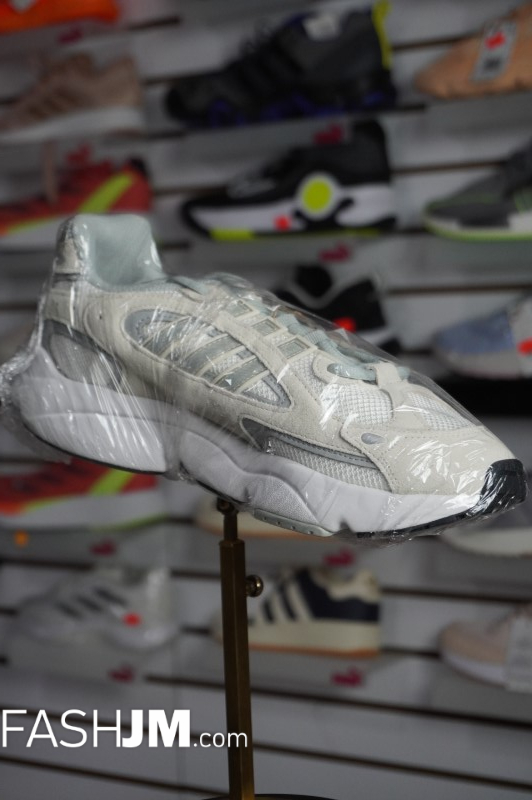  Sneakers image2