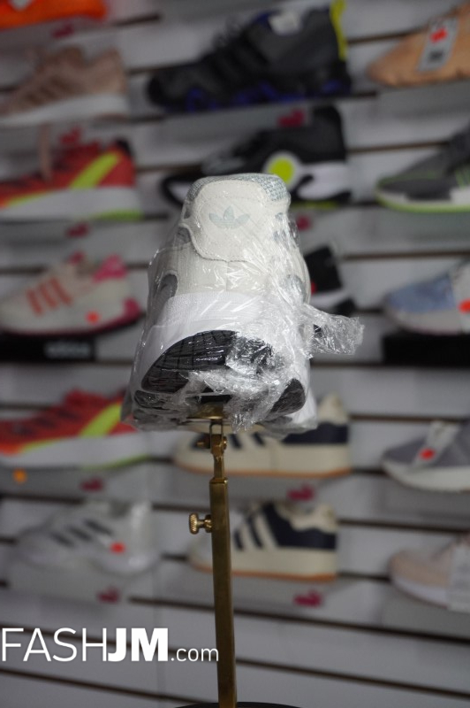  Sneakers image3