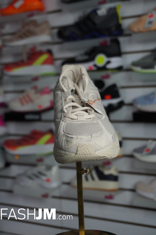  Sneakers or Football Boots image3