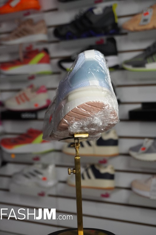 Sneakers or Football Boots image3