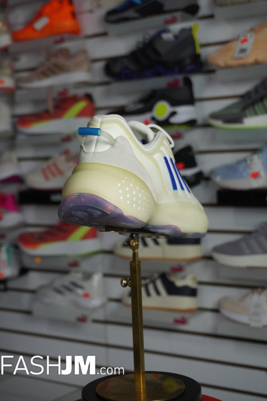  Sneakers image1