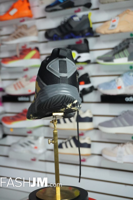  Sneakers image1
