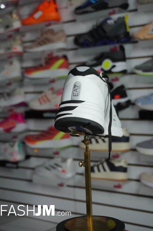  Sneakers image3
