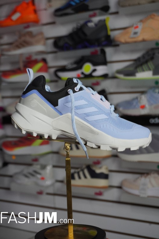  Sneakers image3