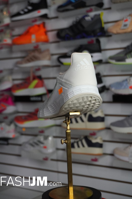  Sneakers image3