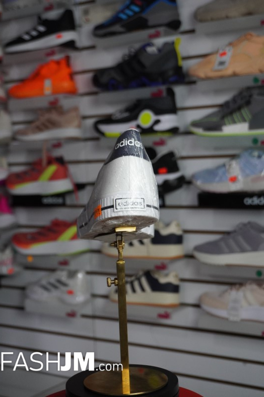  Sneakers image3