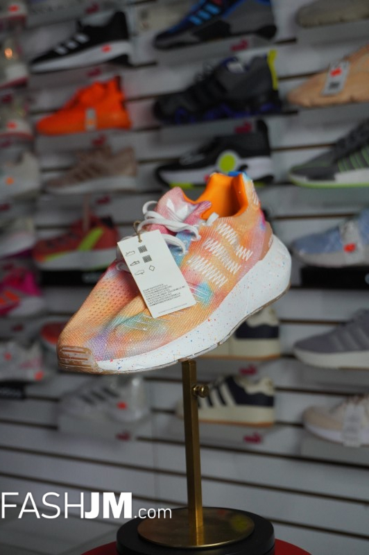  Sneakers image3