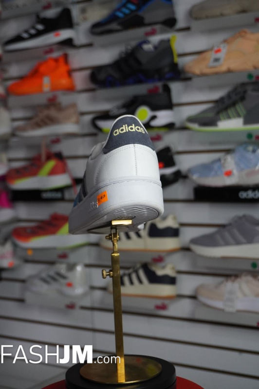  Sneakers image3