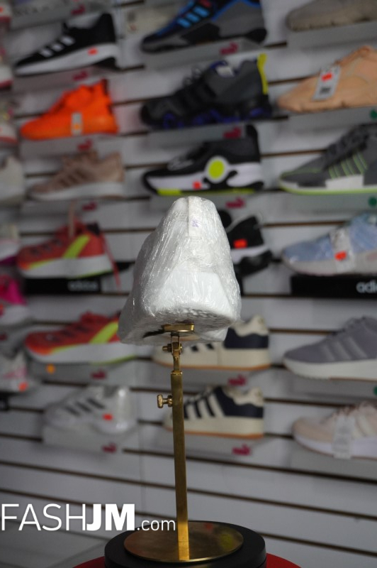  Sneakers image3