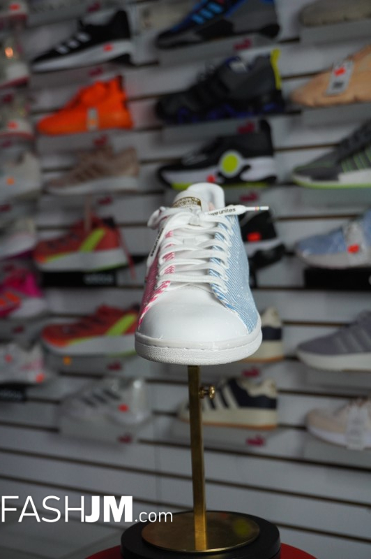  Sneakers image1