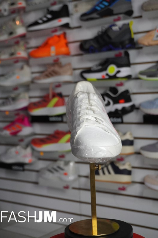  Sneakers image1