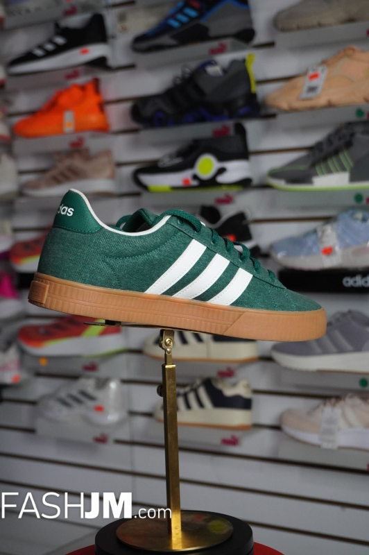  Sneakers image3