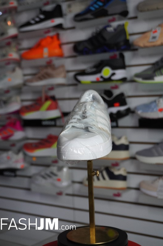  Sneakers image1
