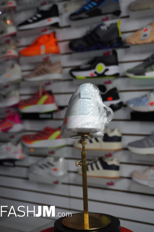  Sneakers image3