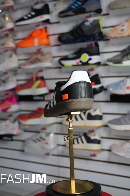  Sneakers image3