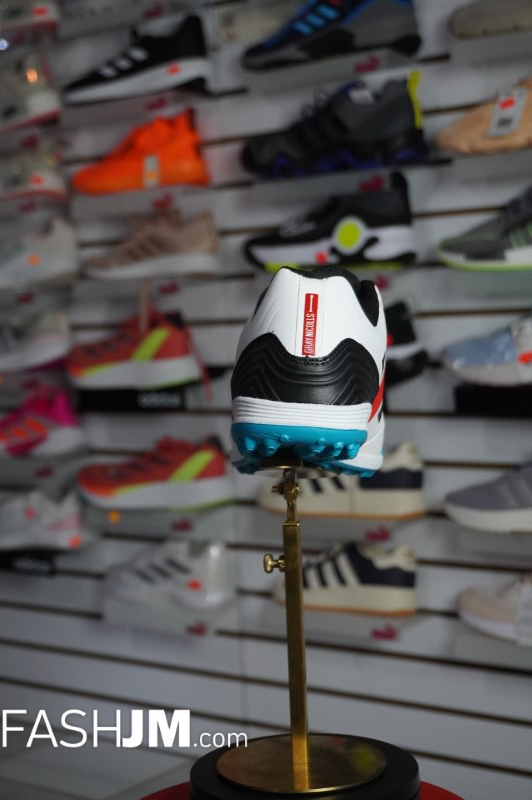  Sneakers image1