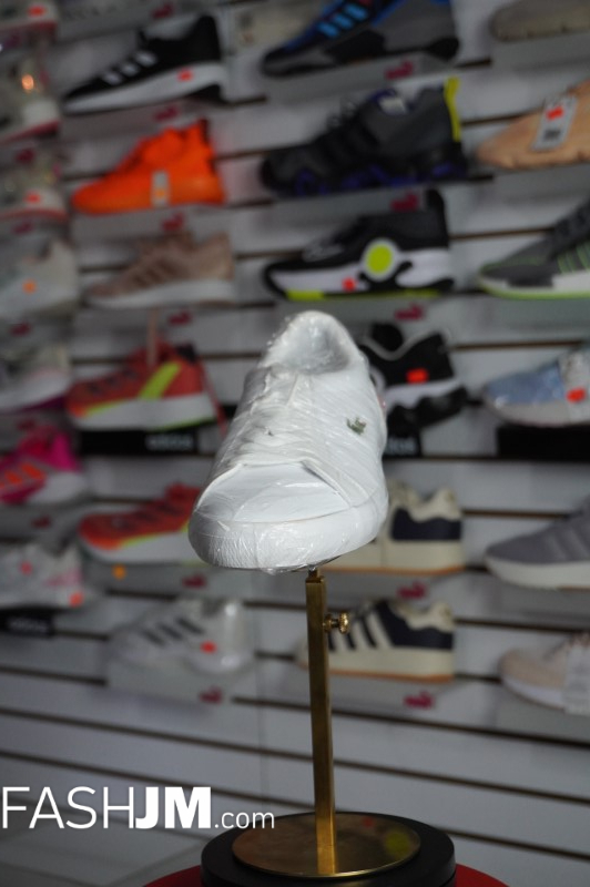  Sneakers image3