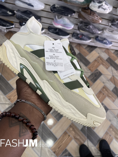 Adidas Sneakers