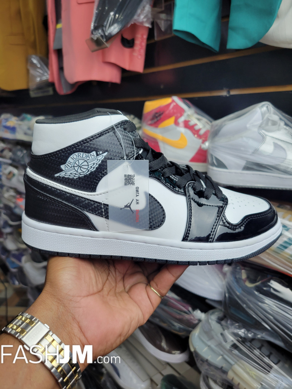  Nike Sneakers image0
