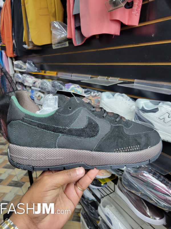  Nike Sneakers image0