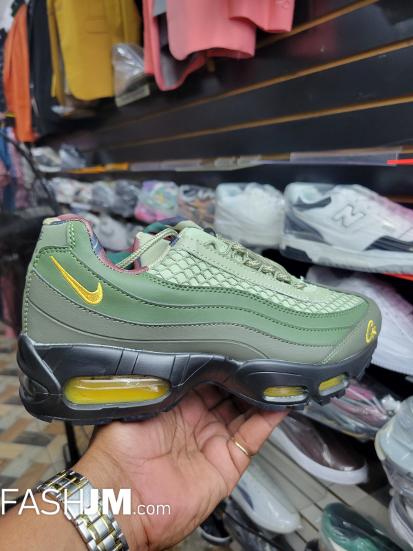  Nike Sneakers image0