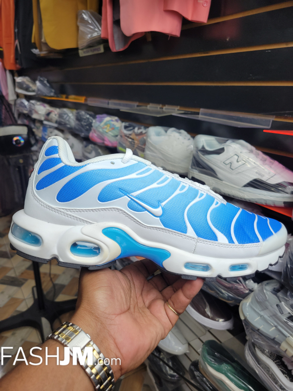  Nike Sneakers image0