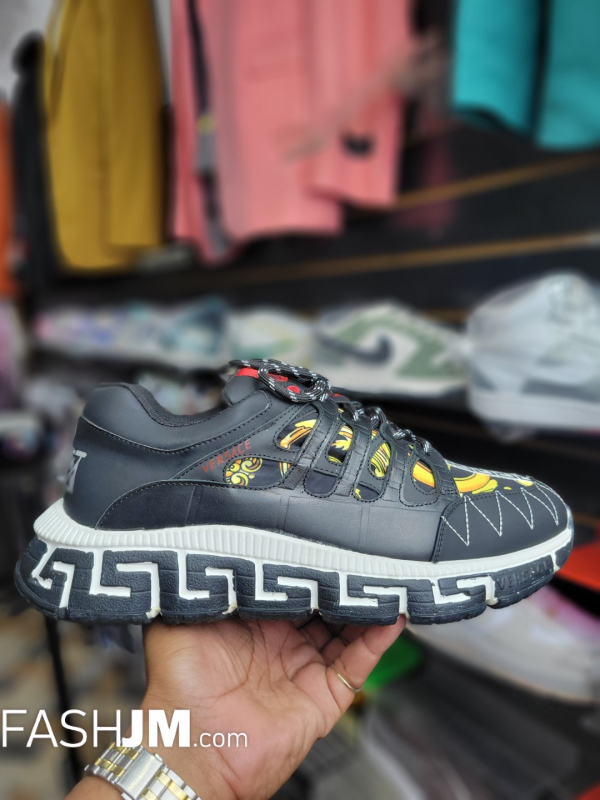 Sneakers image0