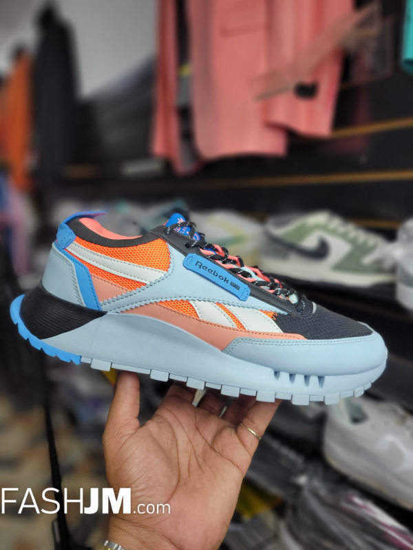  Sneakers image1