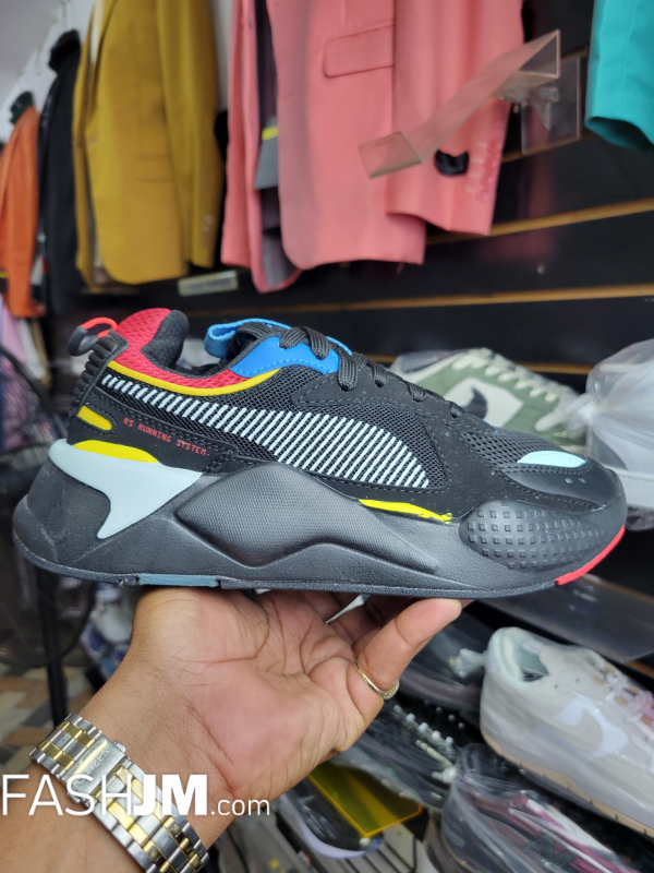  Sneakers image0