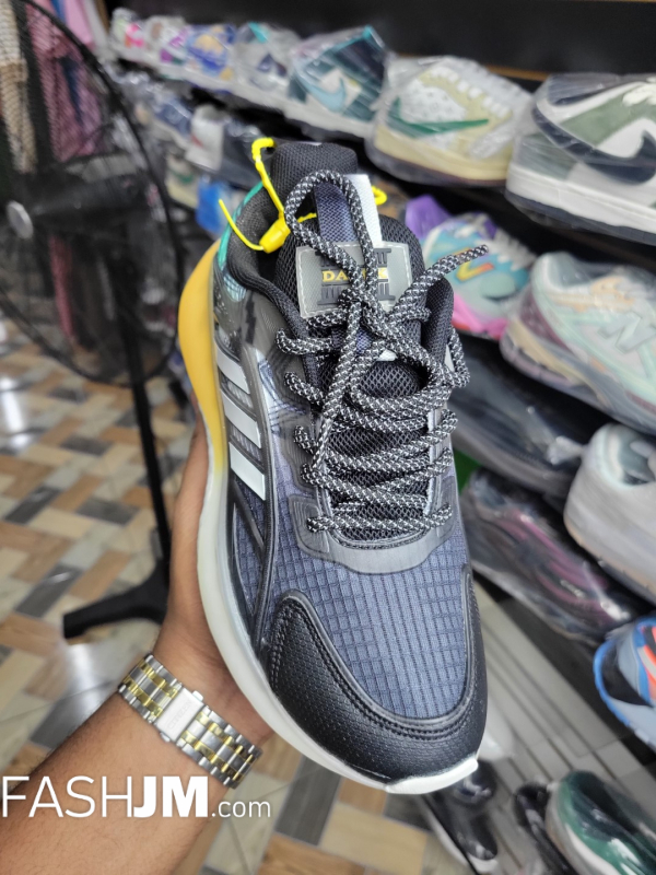  Sneakers image1